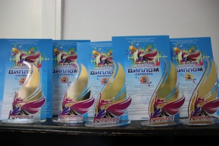 дипломы и памятные знаки.jpg